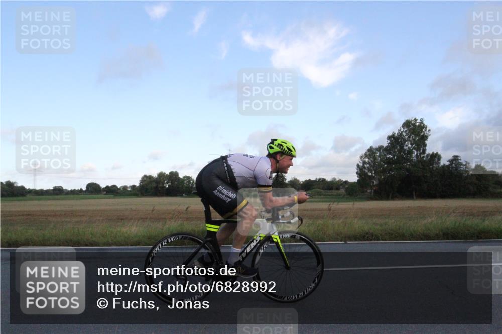 25.08.2024 - Elbe Triathlon Hamburg Fuchs,  Jonas http://msf.ph/oto/6828992 25.08.2024 08:58:33 Radfahren 43, 69 meine-sportfotos.de