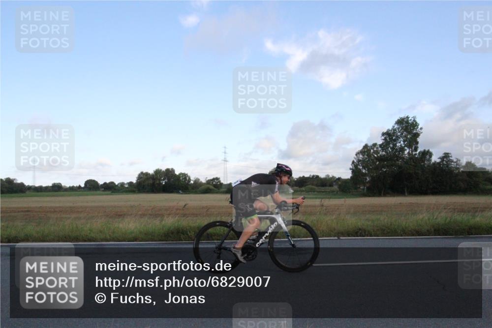 25.08.2024 - Elbe Triathlon Hamburg Fuchs,  Jonas http://msf.ph/oto/6829007 25.08.2024 08:59:08 Radfahren 143, 181 meine-sportfotos.de