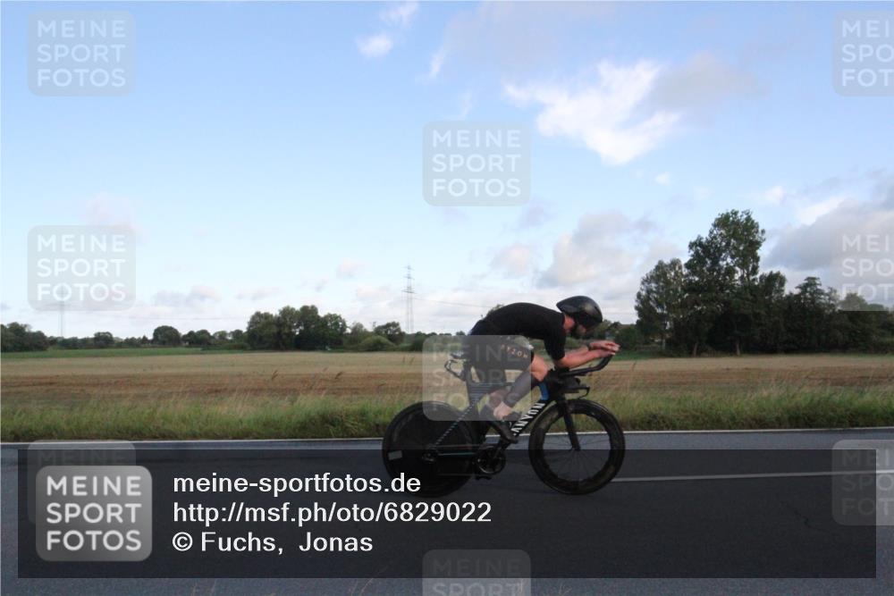 25.08.2024 - Elbe Triathlon Hamburg Fuchs,  Jonas http://msf.ph/oto/6829022 25.08.2024 08:59:26 Radfahren 47, 144, 170 meine-sportfotos.de