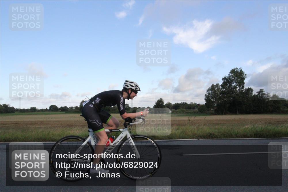 25.08.2024 - Elbe Triathlon Hamburg Fuchs,  Jonas http://msf.ph/oto/6829024 25.08.2024 08:59:26 Radfahren 47, 144, 170 meine-sportfotos.de