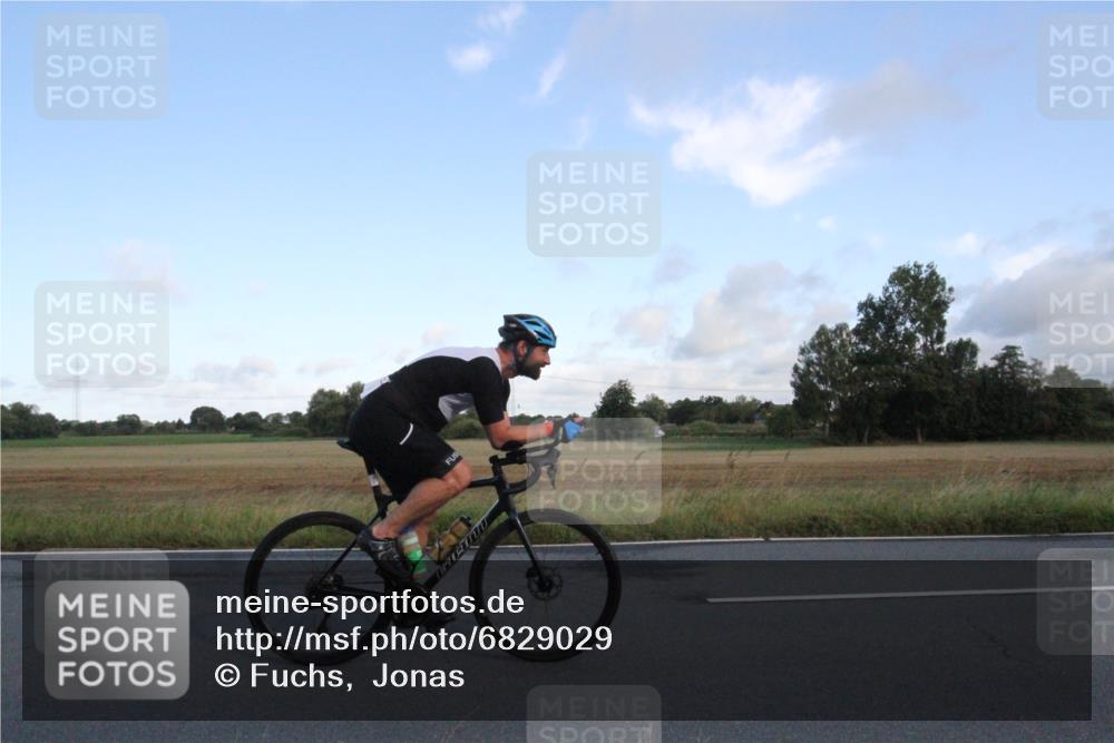 25.08.2024 - Elbe Triathlon Hamburg Fuchs,  Jonas http://msf.ph/oto/6829029 25.08.2024 08:59:27 Radfahren 47, 144, 170 meine-sportfotos.de