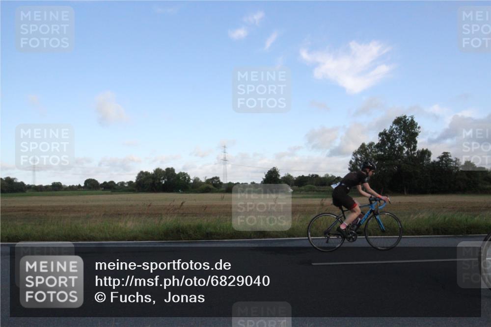 25.08.2024 - Elbe Triathlon Hamburg Fuchs,  Jonas http://msf.ph/oto/6829040 25.08.2024 09:00:03 Radfahren 177 meine-sportfotos.de