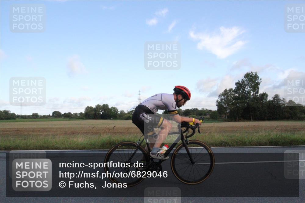 25.08.2024 - Elbe Triathlon Hamburg Fuchs,  Jonas http://msf.ph/oto/6829046 25.08.2024 09:00:11 Radfahren 70, 127 meine-sportfotos.de