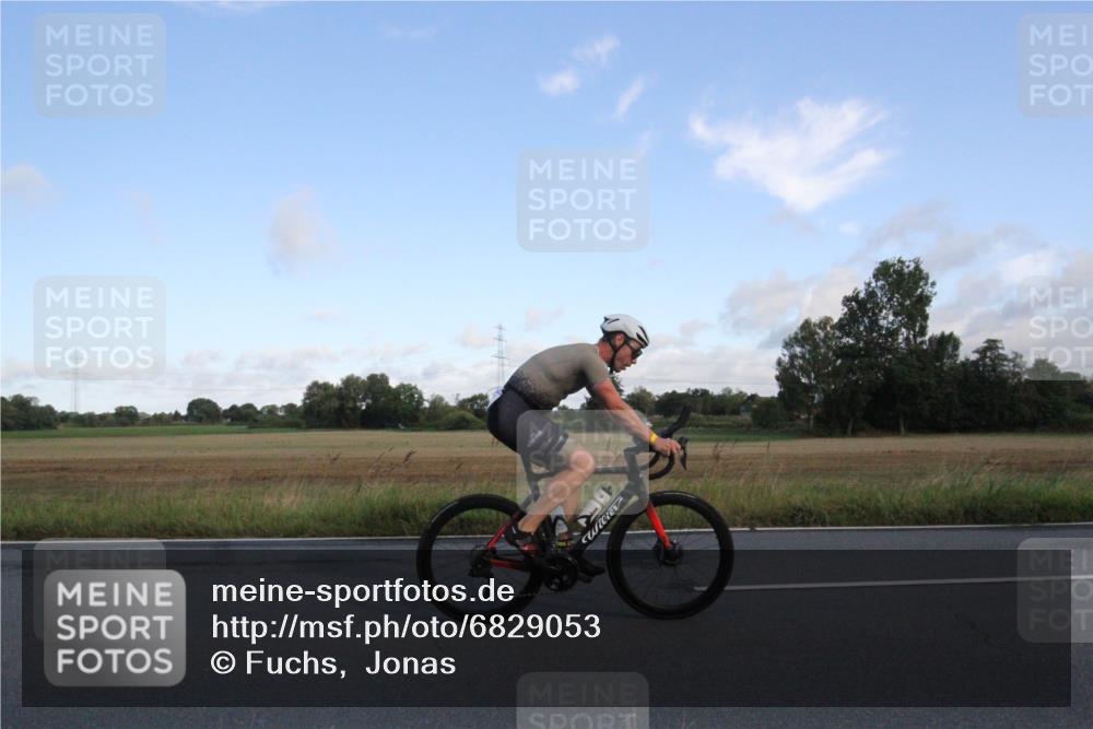 25.08.2024 - Elbe Triathlon Hamburg Fuchs,  Jonas http://msf.ph/oto/6829053 25.08.2024 09:00:19 Radfahren 127, 98, 108 meine-sportfotos.de