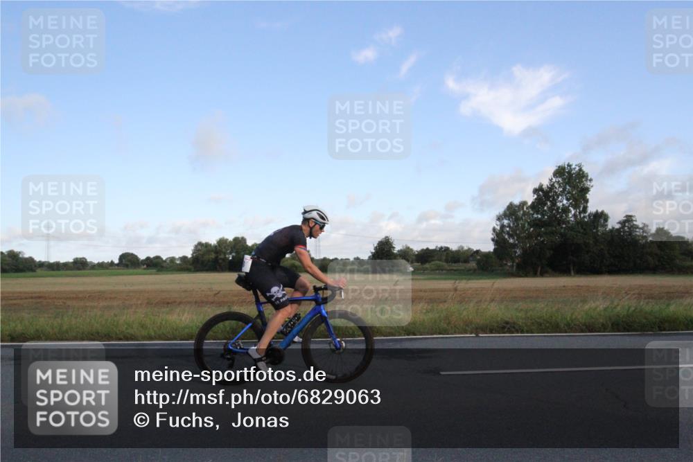 25.08.2024 - Elbe Triathlon Hamburg Fuchs,  Jonas http://msf.ph/oto/6829063 25.08.2024 09:00:28 Radfahren 119, 88, 163 meine-sportfotos.de