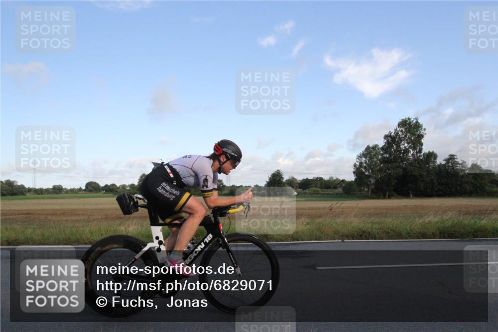 25.08.2024 - Elbe Triathlon Hamburg Fuchs,  Jonas http://msf.ph/oto/6829071 25.08.2024 09:00:35 Radfahren 88, 163, 118, 63 meine-sportfotos.de