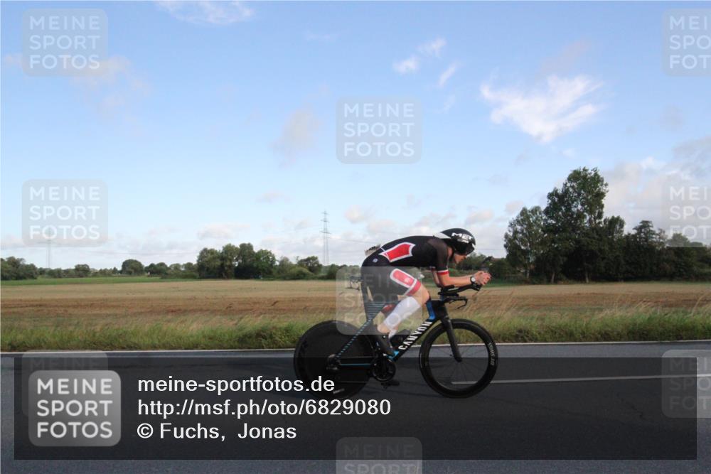 25.08.2024 - Elbe Triathlon Hamburg Fuchs,  Jonas http://msf.ph/oto/6829080 25.08.2024 09:00:59 Radfahren 65, 44 meine-sportfotos.de
