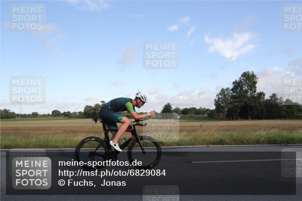 25.08.2024 - Elbe Triathlon Hamburg Fuchs,  Jonas http://msf.ph/oto/6829084 25.08.2024 09:01:00 Radfahren 65, 44 meine-sportfotos.de