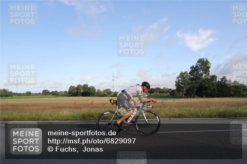 25.08.2024 - Elbe Triathlon Hamburg Fuchs,  Jonas http://msf.ph/oto/6829097 25.08.2024 09:01:35 Radfahren 173, 72, 111 meine-sportfotos.de
