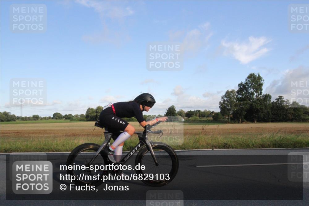 25.08.2024 - Elbe Triathlon Hamburg Fuchs,  Jonas http://msf.ph/oto/6829103 25.08.2024 09:01:37 Radfahren 72, 111 meine-sportfotos.de