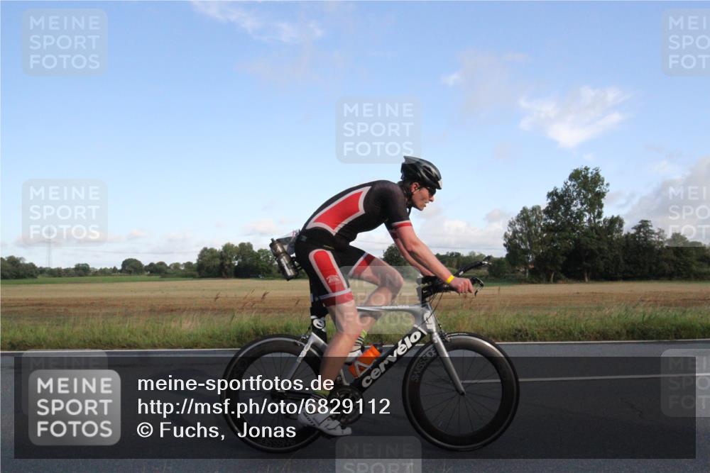 25.08.2024 - Elbe Triathlon Hamburg Fuchs,  Jonas http://msf.ph/oto/6829112 25.08.2024 09:01:50 Radfahren 67, 66, 59 meine-sportfotos.de