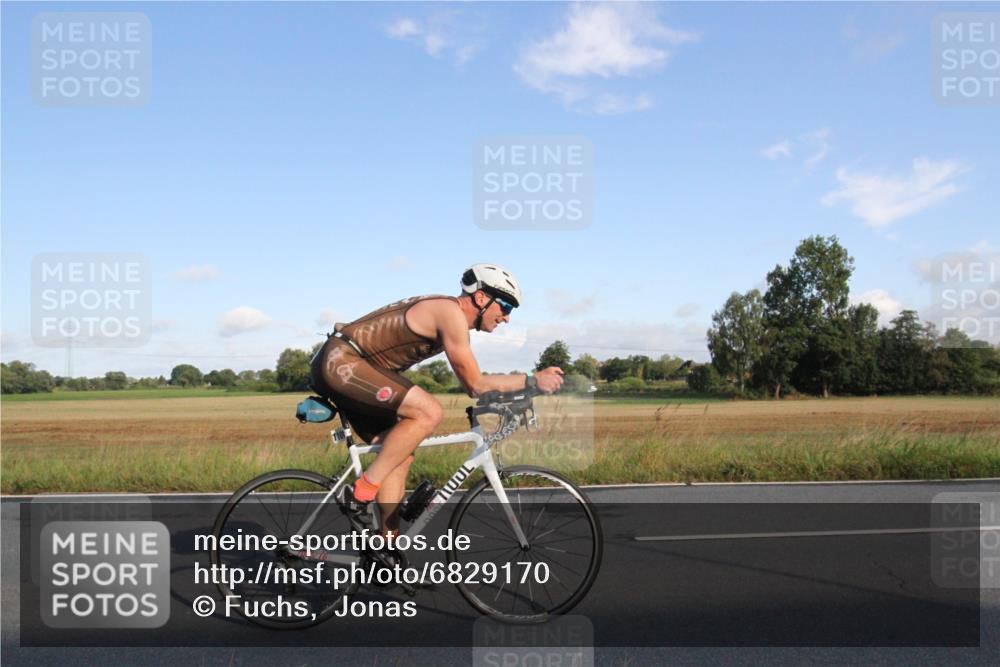 25.08.2024 - Elbe Triathlon Hamburg Fuchs,  Jonas http://msf.ph/oto/6829170 25.08.2024 09:04:01 Radfahren 257, 93, 53, 128 meine-sportfotos.de
