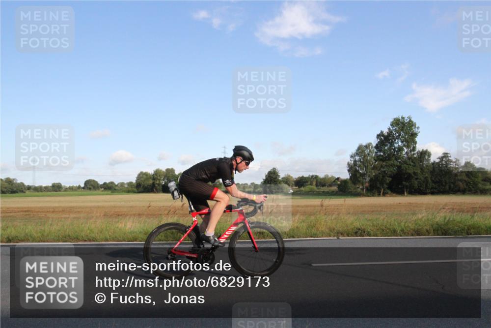 25.08.2024 - Elbe Triathlon Hamburg Fuchs,  Jonas http://msf.ph/oto/6829173 25.08.2024 09:04:05 Radfahren 93, 53, 128, 106 meine-sportfotos.de