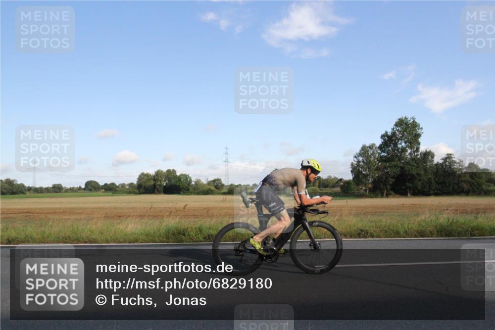 25.08.2024 - Elbe Triathlon Hamburg Fuchs,  Jonas http://msf.ph/oto/6829180 25.08.2024 09:04:11 Radfahren 53, 128, 106 meine-sportfotos.de