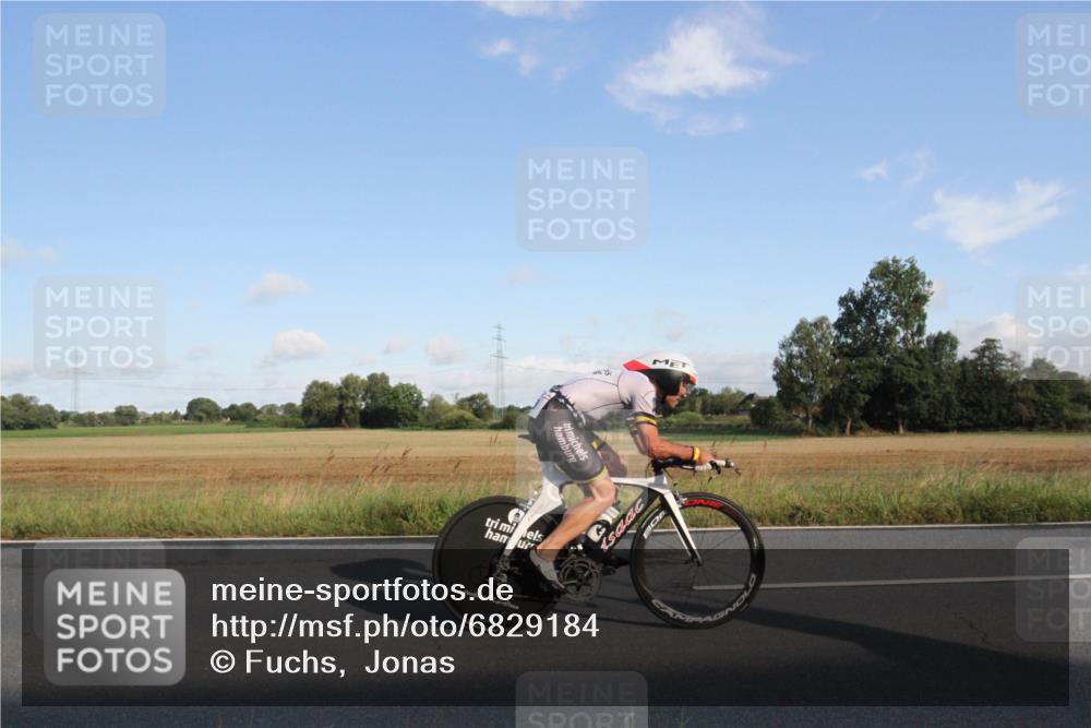 25.08.2024 - Elbe Triathlon Hamburg Fuchs,  Jonas http://msf.ph/oto/6829184 25.08.2024 09:04:29 Radfahren 73 meine-sportfotos.de
