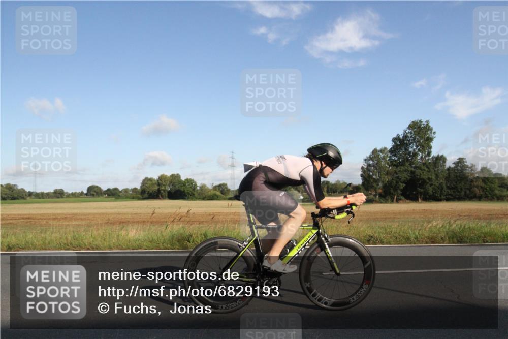 25.08.2024 - Elbe Triathlon Hamburg Fuchs,  Jonas http://msf.ph/oto/6829193 25.08.2024 09:05:01 Radfahren 164 meine-sportfotos.de