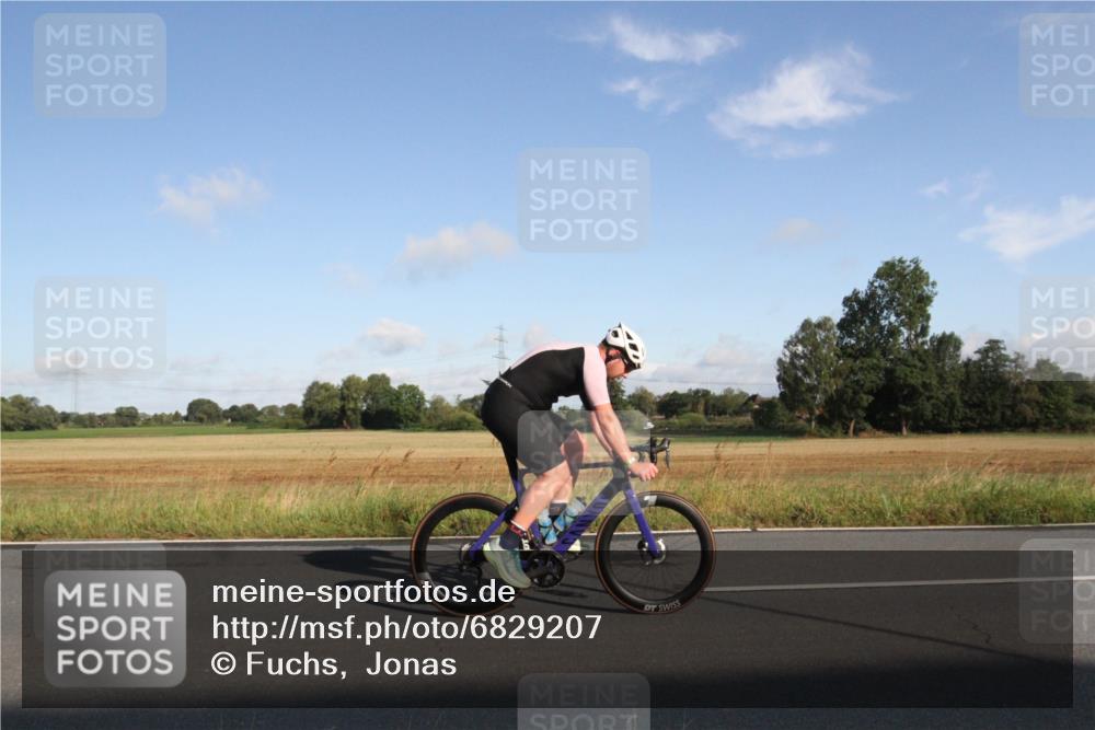 25.08.2024 - Elbe Triathlon Hamburg Fuchs,  Jonas http://msf.ph/oto/6829207 25.08.2024 09:05:39 Radfahren 242, 263, 232 meine-sportfotos.de