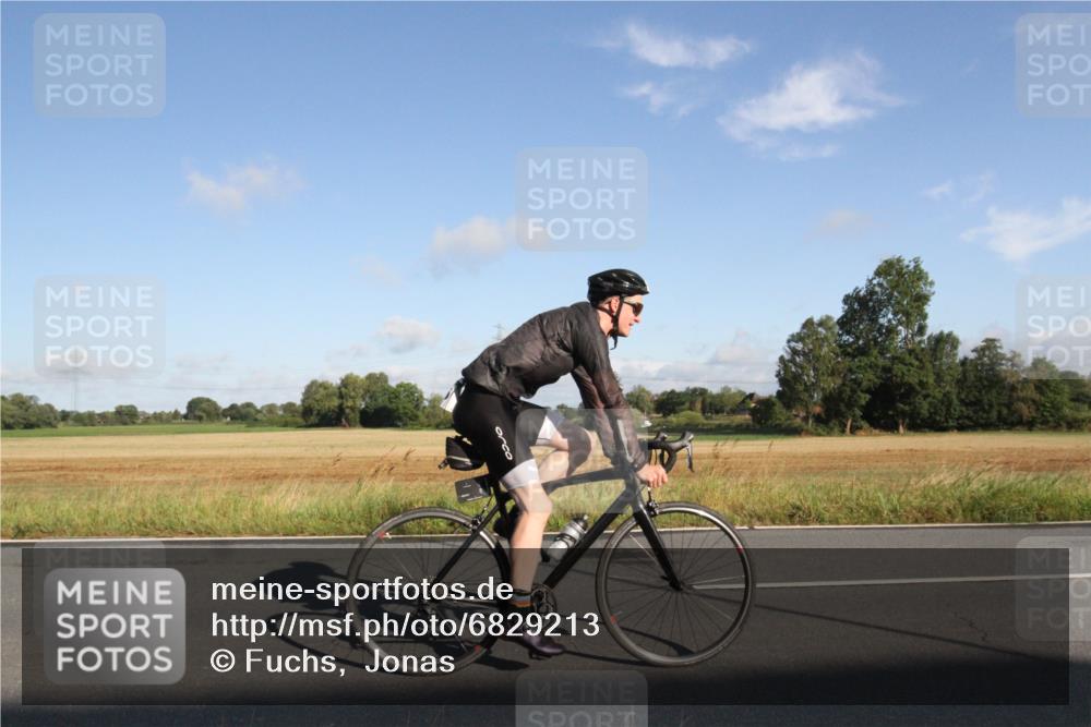 25.08.2024 - Elbe Triathlon Hamburg Fuchs,  Jonas http://msf.ph/oto/6829213 25.08.2024 09:05:48 Radfahren 296 meine-sportfotos.de