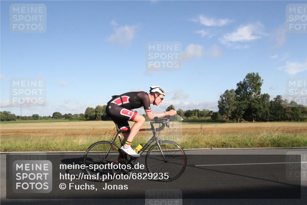 25.08.2024 - Elbe Triathlon Hamburg Fuchs,  Jonas http://msf.ph/oto/6829235 25.08.2024 09:06:38 Radfahren 40, 62, 172 meine-sportfotos.de