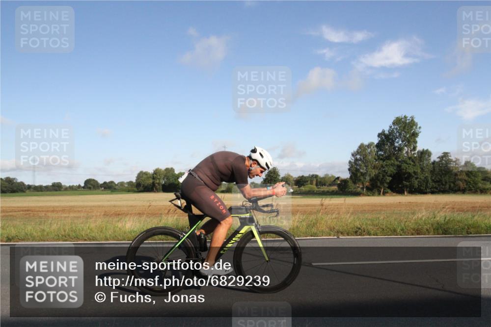 25.08.2024 - Elbe Triathlon Hamburg Fuchs,  Jonas http://msf.ph/oto/6829239 25.08.2024 09:06:42 Radfahren 62, 172 meine-sportfotos.de