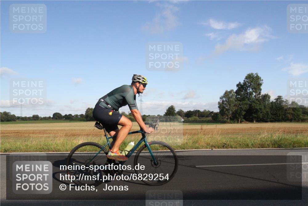 25.08.2024 - Elbe Triathlon Hamburg Fuchs,  Jonas http://msf.ph/oto/6829254 25.08.2024 09:07:01 Radfahren 243, 79, 262, 313 meine-sportfotos.de