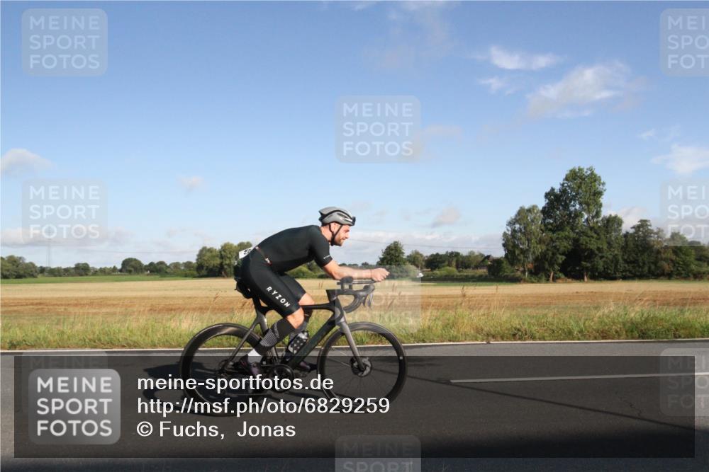 25.08.2024 - Elbe Triathlon Hamburg Fuchs,  Jonas http://msf.ph/oto/6829259 25.08.2024 09:07:09 Radfahren 313, 245 meine-sportfotos.de