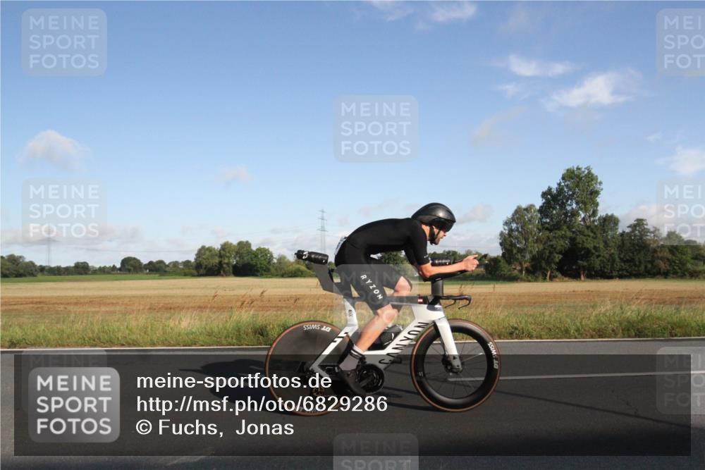 25.08.2024 - Elbe Triathlon Hamburg Fuchs,  Jonas http://msf.ph/oto/6829286 25.08.2024 09:07:34 Radfahren 100, 298, 159, 316, 99 meine-sportfotos.de