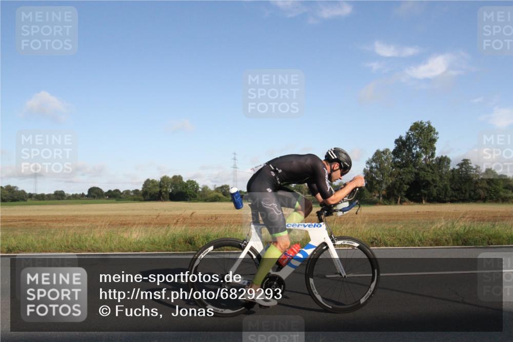 25.08.2024 - Elbe Triathlon Hamburg Fuchs,  Jonas http://msf.ph/oto/6829293 25.08.2024 09:07:41 Radfahren 99, 37, 39, 89 meine-sportfotos.de