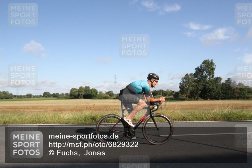 25.08.2024 - Elbe Triathlon Hamburg Fuchs,  Jonas http://msf.ph/oto/6829322 25.08.2024 09:08:01 Radfahren 294, 92, 169, 180, 311, 34 meine-sportfotos.de