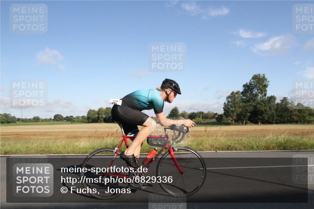 25.08.2024 - Elbe Triathlon Hamburg Fuchs,  Jonas http://msf.ph/oto/6829336 25.08.2024 09:08:10 Radfahren 34, 167, 274, 204, 275 meine-sportfotos.de