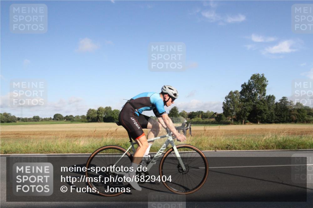 25.08.2024 - Elbe Triathlon Hamburg Fuchs,  Jonas http://msf.ph/oto/6829404 25.08.2024 09:08:52 Radfahren 211, 205, 266, 179, 208, 110, 283 meine-sportfotos.de