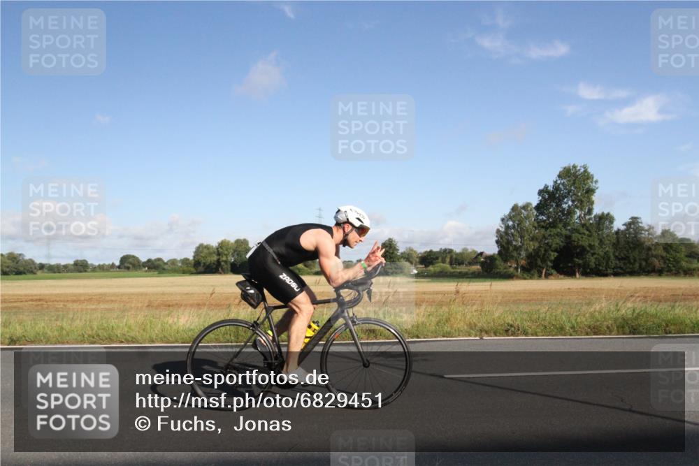25.08.2024 - Elbe Triathlon Hamburg Fuchs,  Jonas http://msf.ph/oto/6829451 25.08.2024 09:09:18 Radfahren 161, 105, 142, 261, 121, 141, 46, 303 meine-sportfotos.de