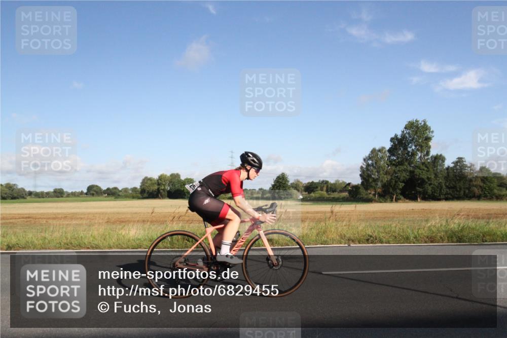 25.08.2024 - Elbe Triathlon Hamburg Fuchs,  Jonas http://msf.ph/oto/6829455 25.08.2024 09:09:20 Radfahren 142, 261, 121, 141, 46, 303 meine-sportfotos.de