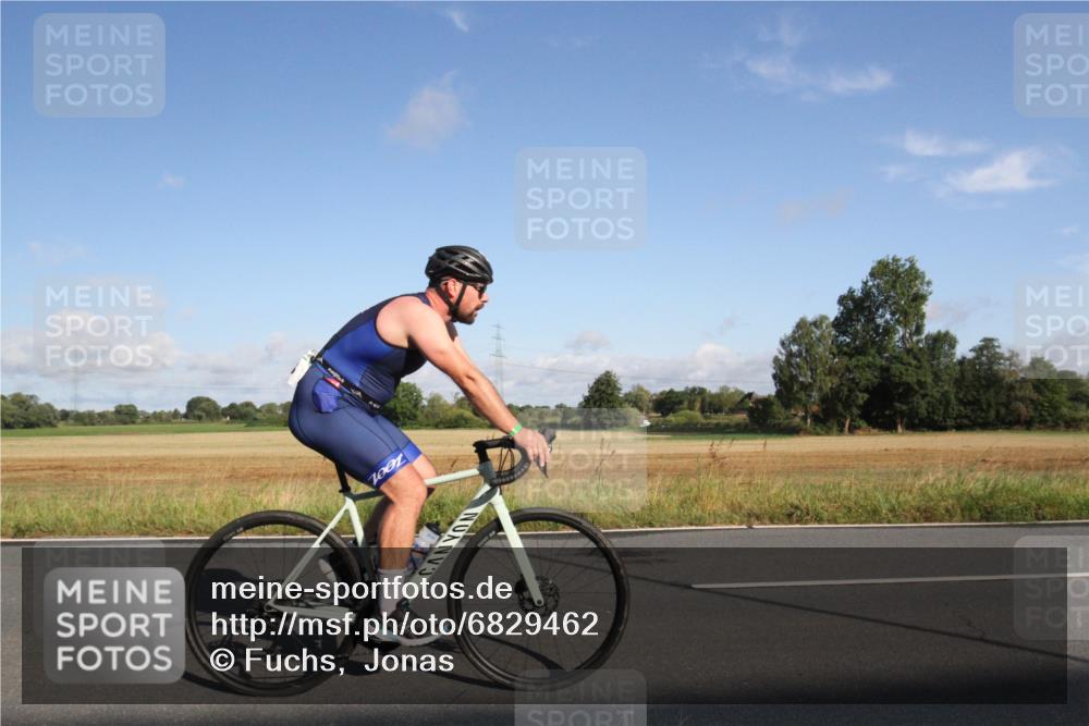 25.08.2024 - Elbe Triathlon Hamburg Fuchs,  Jonas http://msf.ph/oto/6829462 25.08.2024 09:09:22 Radfahren 261, 121, 141, 46, 303 meine-sportfotos.de