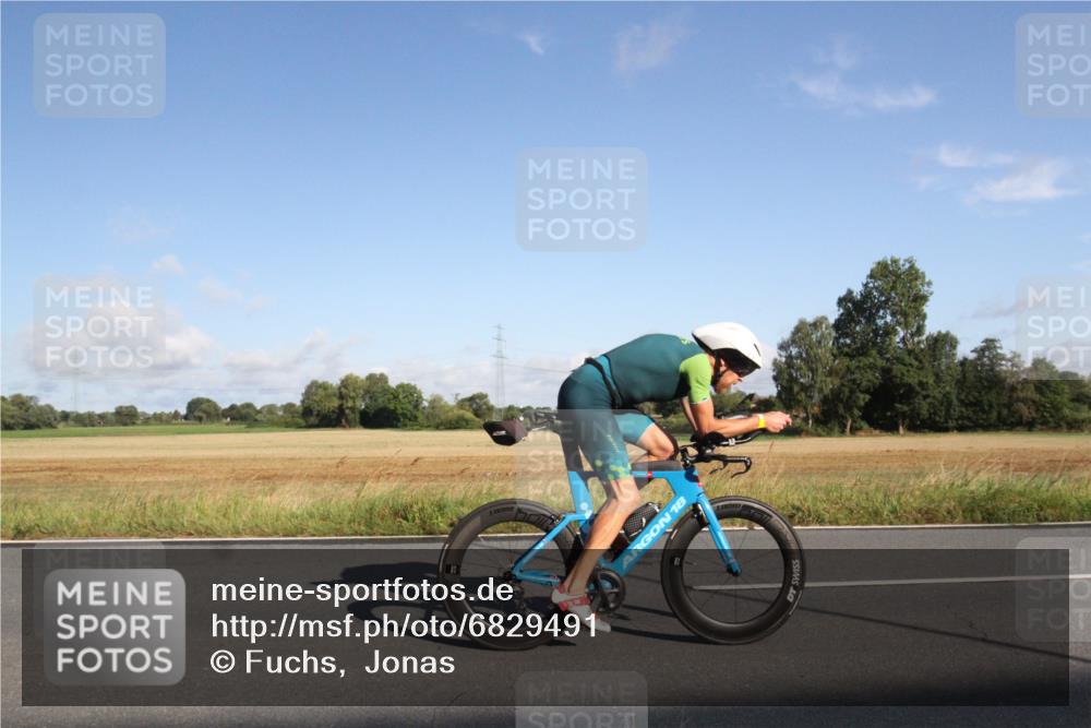25.08.2024 - Elbe Triathlon Hamburg Fuchs,  Jonas http://msf.ph/oto/6829491 25.08.2024 09:09:58 Radfahren 45, 76, 202 meine-sportfotos.de