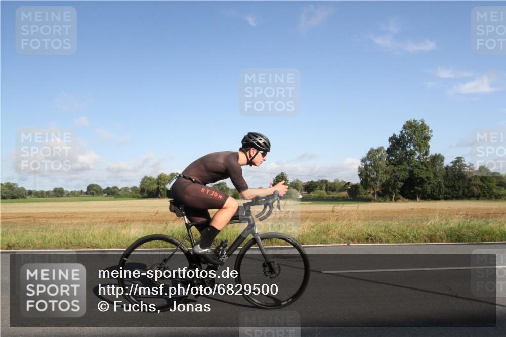 25.08.2024 - Elbe Triathlon Hamburg Fuchs,  Jonas http://msf.ph/oto/6829500 25.08.2024 09:10:02 Radfahren 45, 76, 202, 95, 166 meine-sportfotos.de