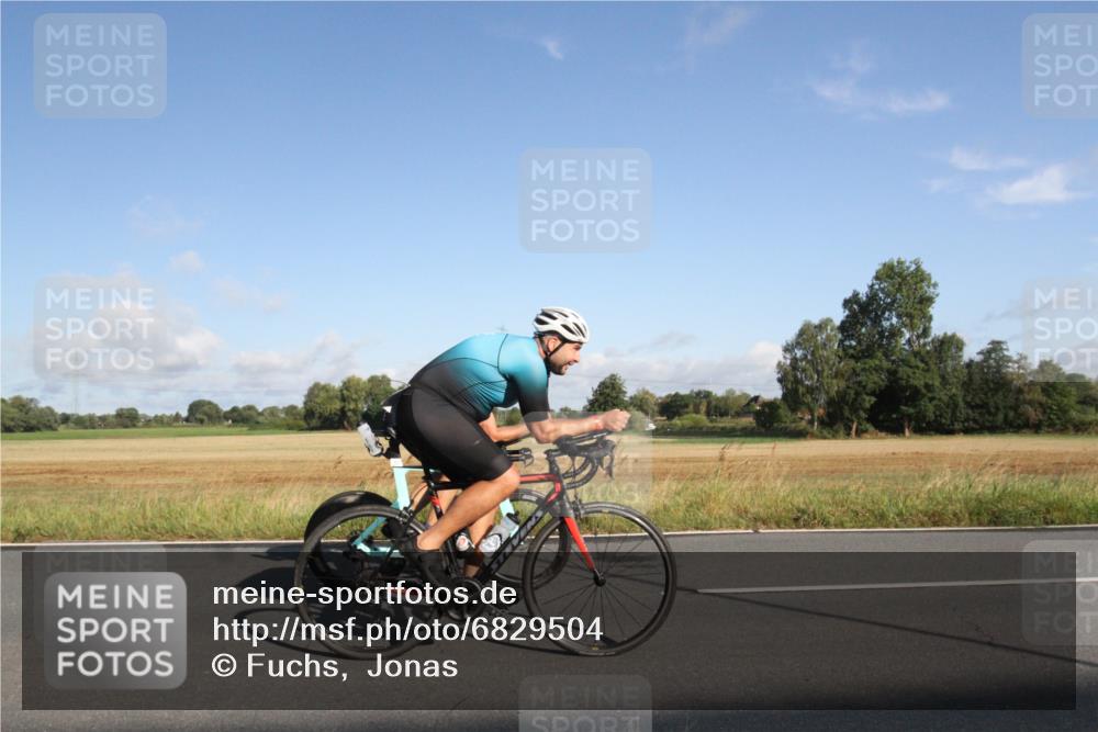 25.08.2024 - Elbe Triathlon Hamburg Fuchs,  Jonas http://msf.ph/oto/6829504 25.08.2024 09:10:06 Radfahren 76, 202, 95, 166, 64, 248, 60 meine-sportfotos.de