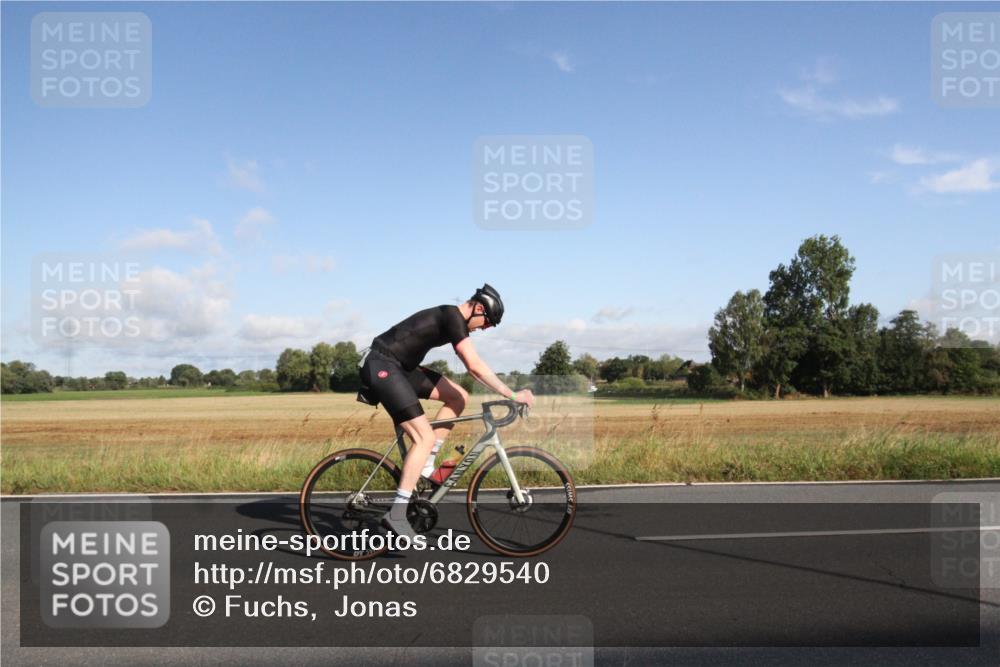 25.08.2024 - Elbe Triathlon Hamburg Fuchs,  Jonas http://msf.ph/oto/6829540 25.08.2024 09:10:42 Radfahren 222, 309, 122, 74, 230 meine-sportfotos.de