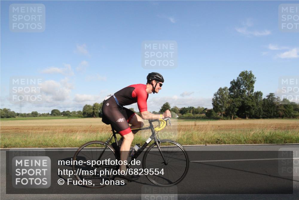 25.08.2024 - Elbe Triathlon Hamburg Fuchs,  Jonas http://msf.ph/oto/6829554 25.08.2024 09:10:51 Radfahren 74, 230, 77, 238, 97 meine-sportfotos.de