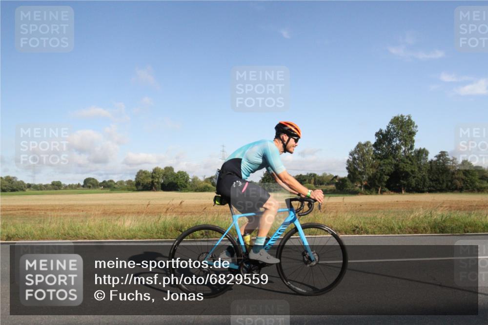 25.08.2024 - Elbe Triathlon Hamburg Fuchs,  Jonas http://msf.ph/oto/6829559 25.08.2024 09:10:57 Radfahren 77, 238, 97, 284, 210 meine-sportfotos.de