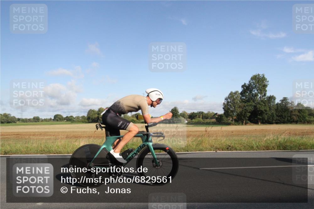 25.08.2024 - Elbe Triathlon Hamburg Fuchs,  Jonas http://msf.ph/oto/6829561 25.08.2024 09:10:58 Radfahren 238, 97, 284, 210 meine-sportfotos.de