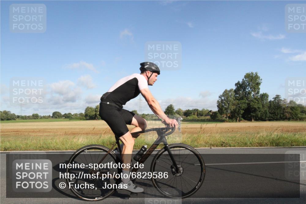 25.08.2024 - Elbe Triathlon Hamburg Fuchs,  Jonas http://msf.ph/oto/6829586 25.08.2024 09:11:23 Radfahren 47, 318, 226, 58 meine-sportfotos.de