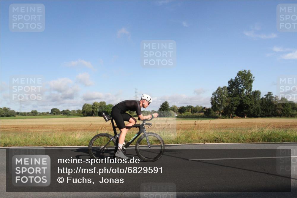 25.08.2024 - Elbe Triathlon Hamburg Fuchs,  Jonas http://msf.ph/oto/6829591 25.08.2024 09:11:24 Radfahren 47, 318, 226, 58 meine-sportfotos.de