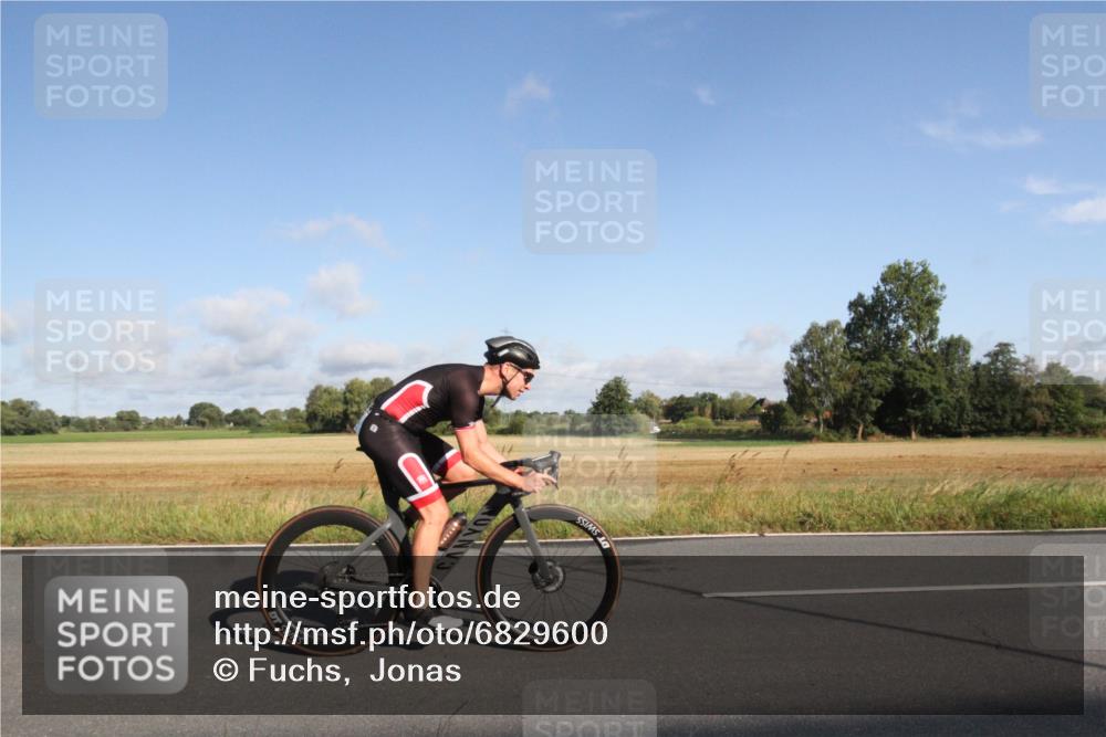 25.08.2024 - Elbe Triathlon Hamburg Fuchs,  Jonas http://msf.ph/oto/6829600 25.08.2024 09:11:35 Radfahren 282, 61, 293, 193, 87, 52 meine-sportfotos.de