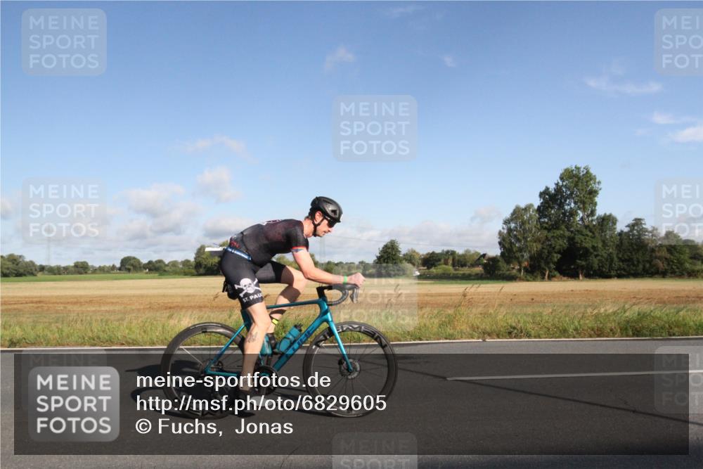 25.08.2024 - Elbe Triathlon Hamburg Fuchs,  Jonas http://msf.ph/oto/6829605 25.08.2024 09:11:36 Radfahren 282, 61, 293, 193, 87, 52 meine-sportfotos.de