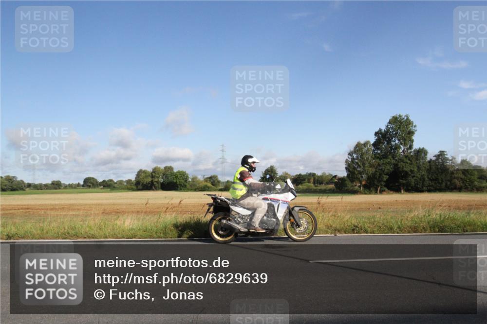 25.08.2024 - Elbe Triathlon Hamburg Fuchs,  Jonas http://msf.ph/oto/6829639 25.08.2024 09:12:02 Radfahren 244, 194, 43, 135 meine-sportfotos.de