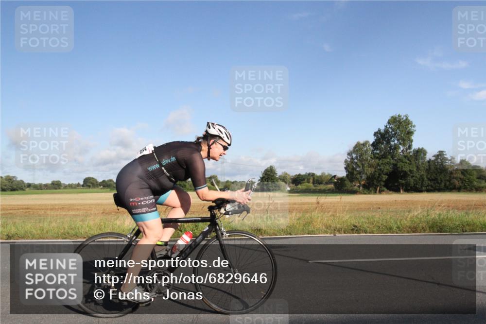 25.08.2024 - Elbe Triathlon Hamburg Fuchs,  Jonas http://msf.ph/oto/6829646 25.08.2024 09:12:03 Radfahren 194, 43, 135 meine-sportfotos.de