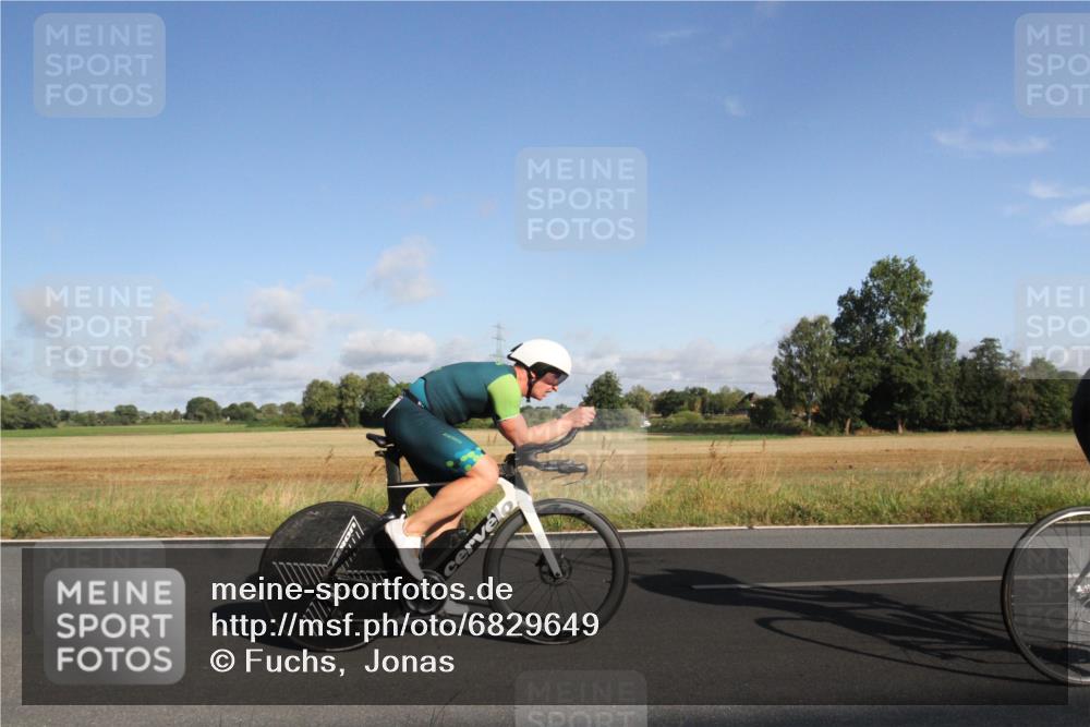 25.08.2024 - Elbe Triathlon Hamburg Fuchs,  Jonas http://msf.ph/oto/6829649 25.08.2024 09:12:03 Radfahren 194, 43, 135 meine-sportfotos.de