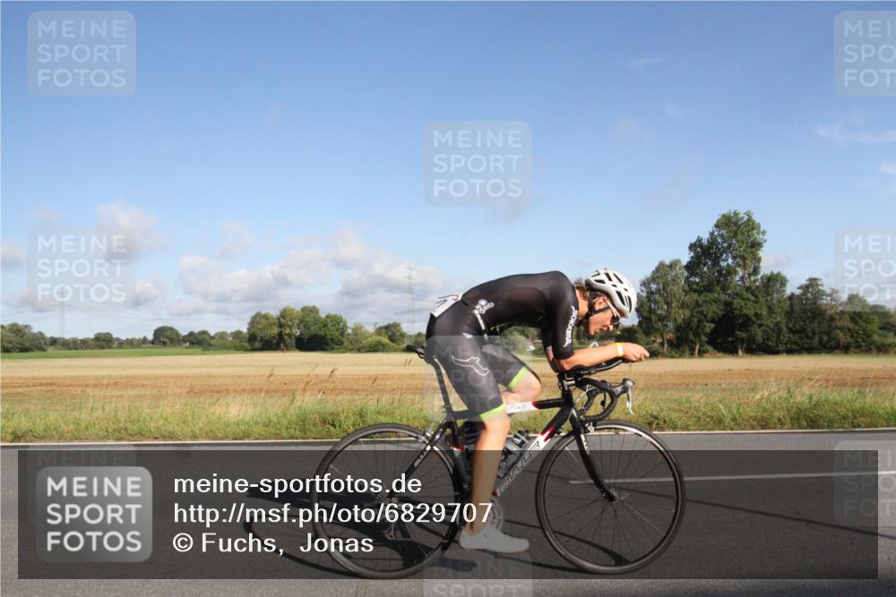 25.08.2024 - Elbe Triathlon Hamburg Fuchs,  Jonas http://msf.ph/oto/6829707 25.08.2024 09:13:13 Radfahren 41, 69 meine-sportfotos.de
