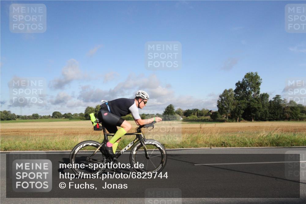 25.08.2024 - Elbe Triathlon Hamburg Fuchs,  Jonas http://msf.ph/oto/6829744 25.08.2024 09:14:03 Radfahren 286, 33, 317, 137, 114 meine-sportfotos.de